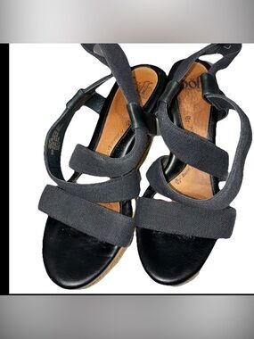 EUC Sofft-Perla Black Leather And Elastic Knit Strappy  4” Wedges (Black) Sz 6.5